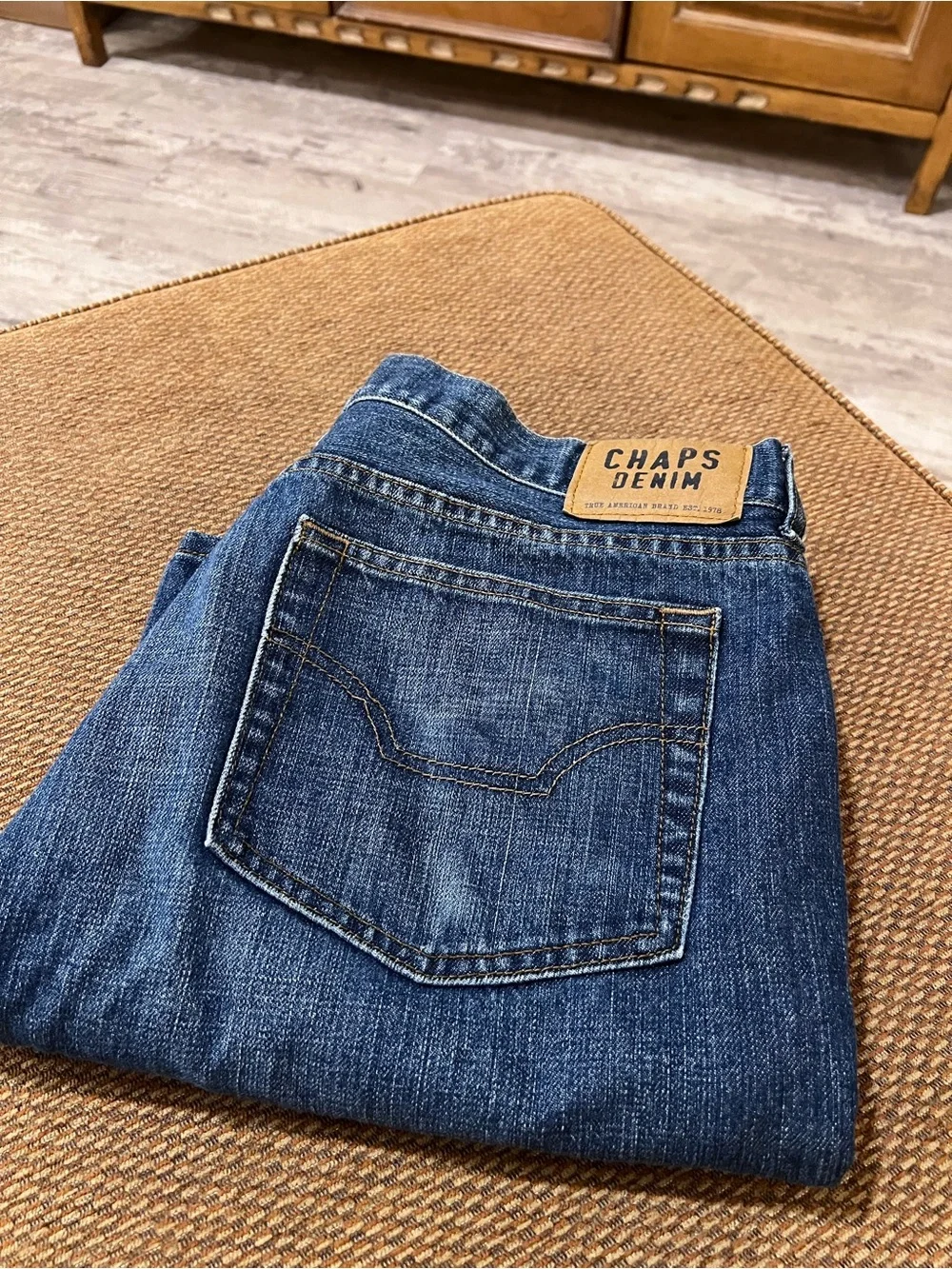 CHAPS DENIM STRAIGHT FIT 34X32 MSRP $79 EUC Men’s Chaps jeans